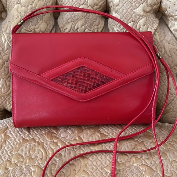 Beautiful Soft Italian Leather Purse with Decorative crocodile accent. - Picture 3 of 11